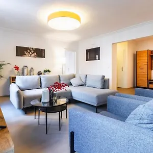 central-living-in-stylish-and-modern-apartment.vienna-besthotels.com/