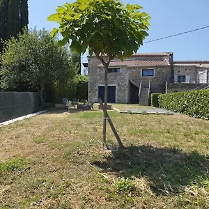 loustalou-saint-genest-de-bauzon.hotels-rhonealpes.com/
